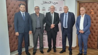 صورة الأح عبدالجبار الرشيدي رئيس المجلس الوطني لحزب الاستقلال رفقة عبد الله البقالي يستقبل أمين سر اللجنة المركزية لحركة فتح الفلسطينية