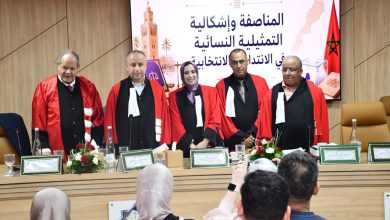 صورة تتويج الدكتورة فوزية العشيري بشهادة الدكتوراه بميزة مشرف جدا