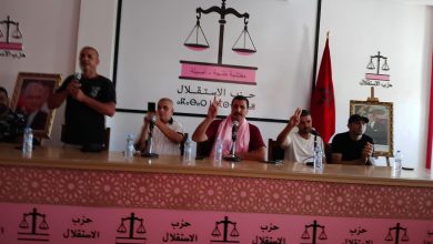 صورة اجتماع تنظيمي موسع لنقابة عمال النظافة بمقر حزب الاستقلال بطنجة يؤكد الالتفاف حول الحوار الاجتماعي